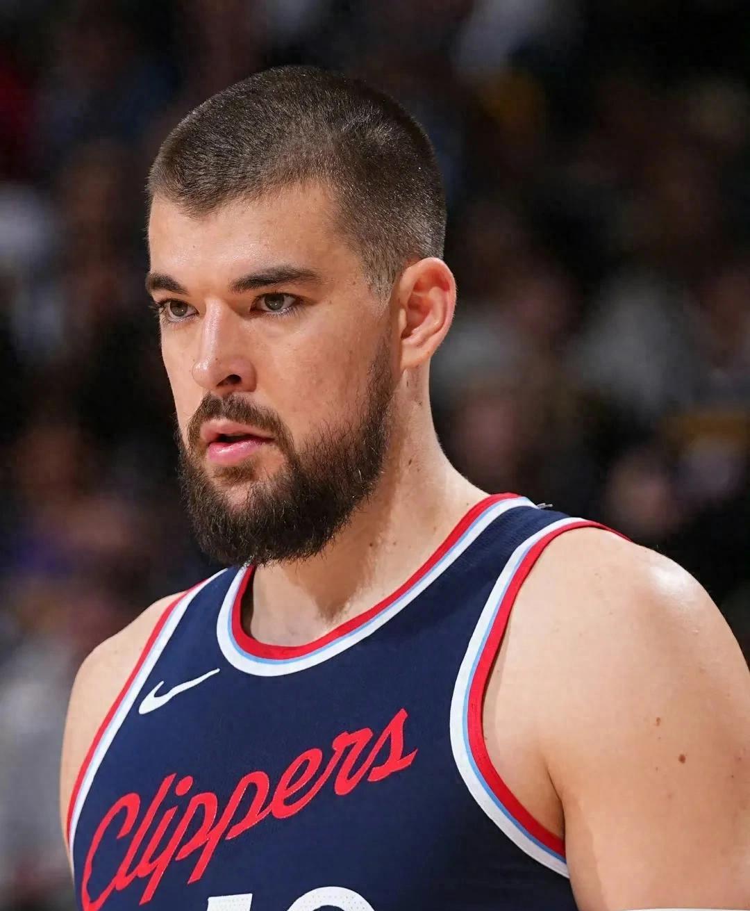 皇冠官方网站- 上海海港造点机会备战NBA季后赛冲刺阶段里尔战术微调，这一次真的风云突变亚特兰大集结日遗憾出局